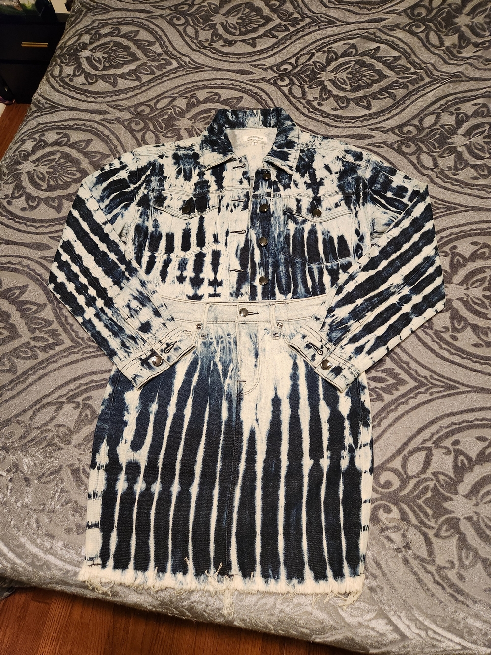 Good American Indigo & White Tie-Dye Denim Skirt Set